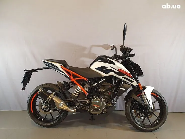 KTM 125  Image 4