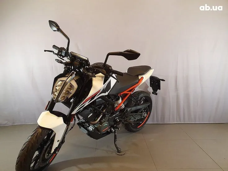KTM 125  Image 5
