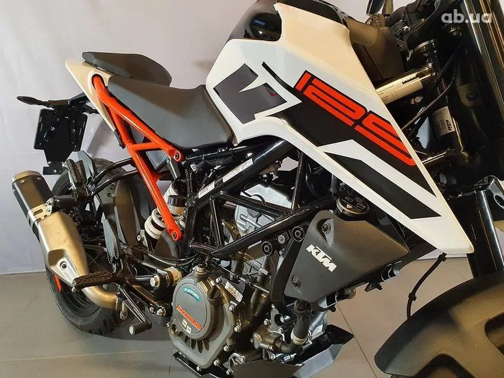 KTM 125  Image 7